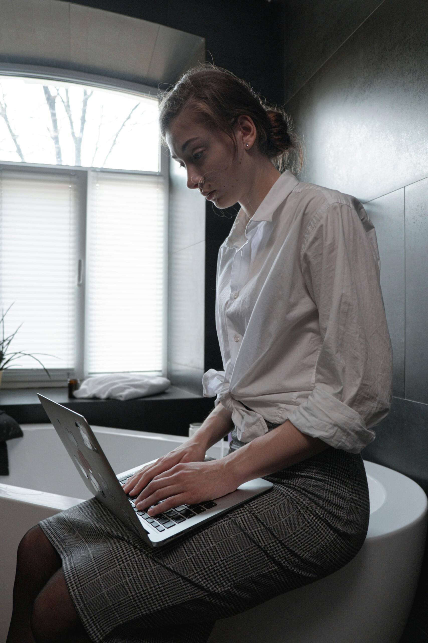 midi pencil skirt for street fashion